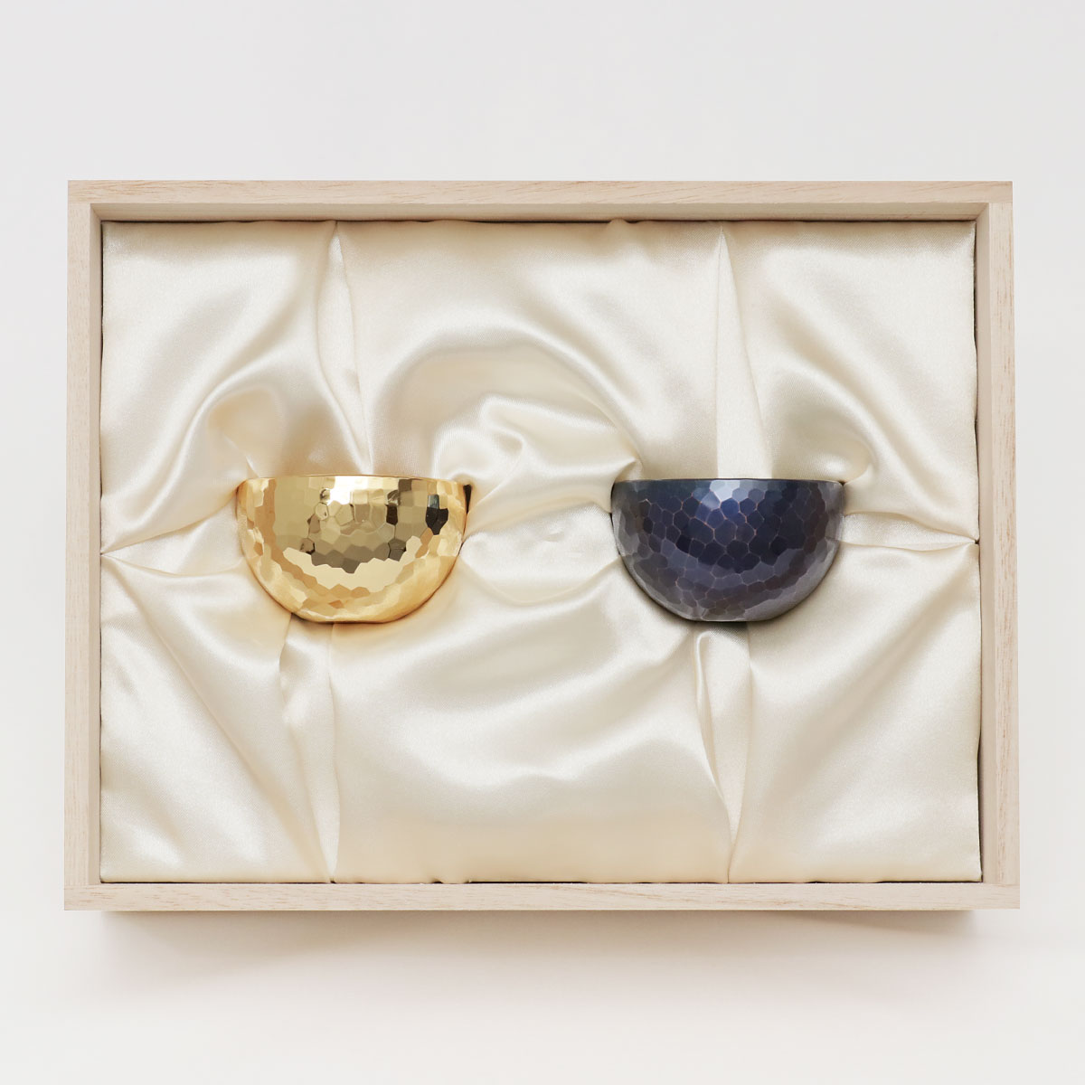 清雅堂 鎚起銅器 ぐい呑み 金メッキ×紫銅色2個セット